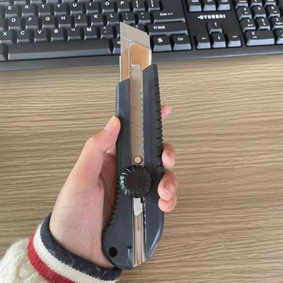 25mm Black Plastic Handle Snap Off Utility Knife dengan Rotary Locking untuk lembaran tipis