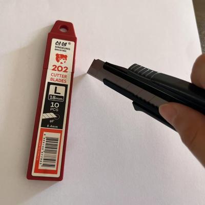 Mata Pisau Pemotong Presisi 18mm Pemotongan Akurat dengan Frekuensi Penggantian yang Beragam dan Baja Karbon Tinggi SK2