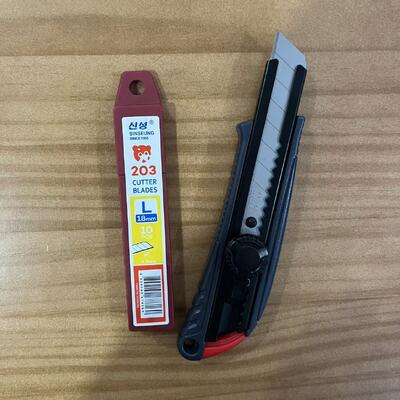 Pisau Utilitas GRC Plastik 18mm Desain Ergonomis Untuk Tugas Memotong Presisi