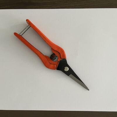 Panjang keseluruhan 19,5 Cm Hardware Gunting Ergonomic Handle Type Iron Handle Material untuk kinerja pemotongan